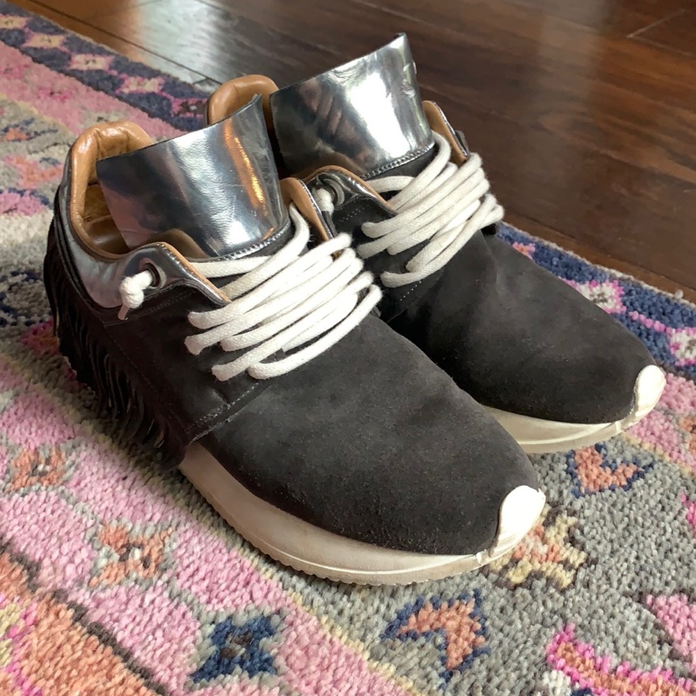 Esse ut Esse tennis shoes